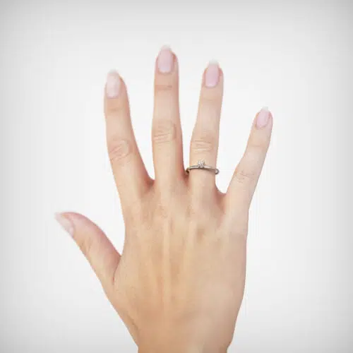 Alternative view of Anillo de Compromiso Solitario Aenean Oro Blanco 18kt