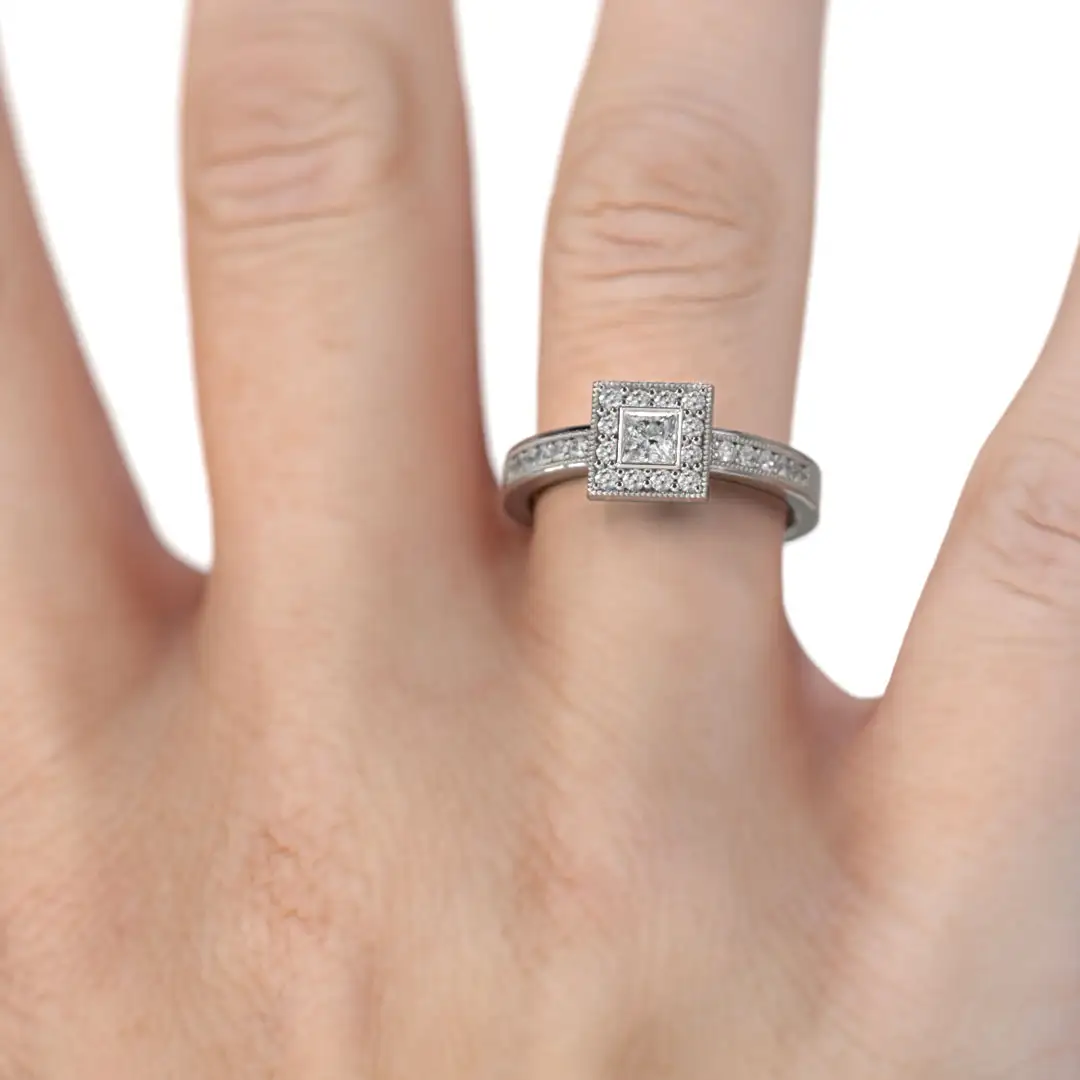 Anillo de Compromiso Halo Aevum Oro Blanco 18KT Anillo de Compromiso Halo Aevum Oro Blanco 18KT - Imagen 3