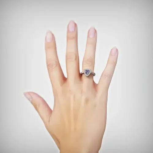 Alternative view of Anillo de Compromiso Halo Alma Platino Zafiro