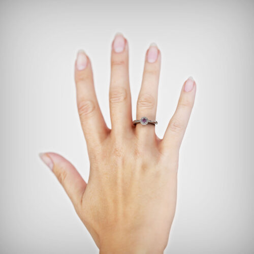 Alternative view of Anillo de Compromiso Halo Aura Purple Platino