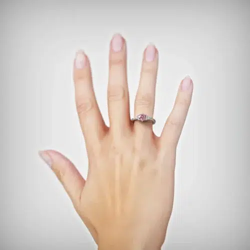 Alternative view of Anillo de Compromiso Tricillo Aurora Platino Zafiro
