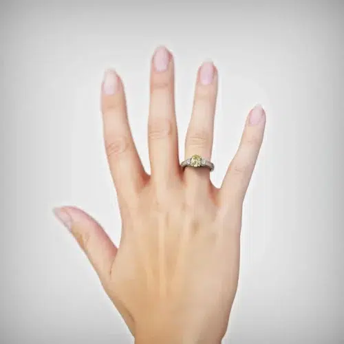 Alternative view of Anillo de Compromiso Tricillo Lucero Platino Zafiro