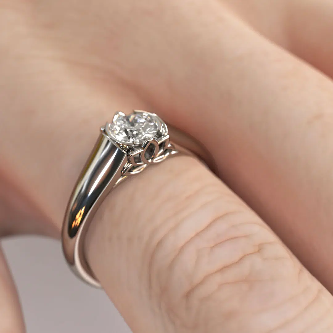 Anillo de compromiso NEREIDAS en oro blanco 18k Fairmined o platino responsable 950 con diamante de laboratorio, mostrado en una mano femenina