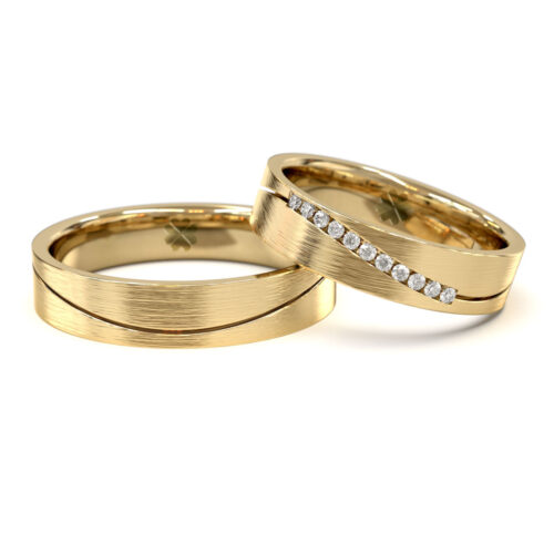 Argollas de Matrimonio Wave Plana Oro Miel 18kt Alternative view of Argollas de Matrimonio Wave Plana Oro Miel 18kt