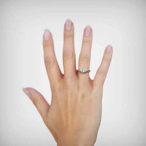 Alternative view of Anillo de Compromiso Tricillo Fatum Platino