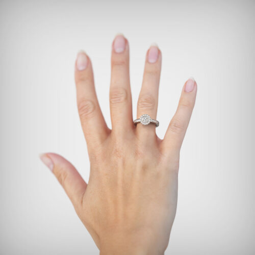 Anillo de Compromiso Halo Aeternus Platino Alternative view of Anillo de Compromiso Halo Aeternus Oro Blanco 18KT